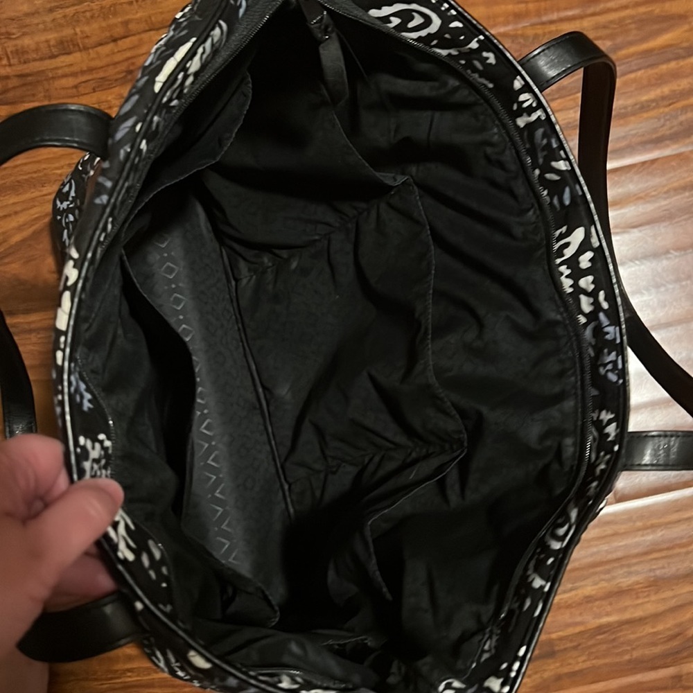 New Vera Bradley Paisley Noir trimmed large tote - Picture 4 of 6